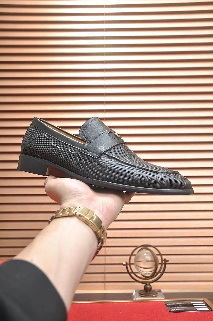 Men's shoes 💰520💶【GUCCI】 (High-end Niuli) New 🍀Gucci* - top version Gucci Peas shoes! Made of imported original cowhide, the inner top layer is comfortable cowhide lining! Original wear-resistant rubber outsole! High quality products! Code number 38-44!